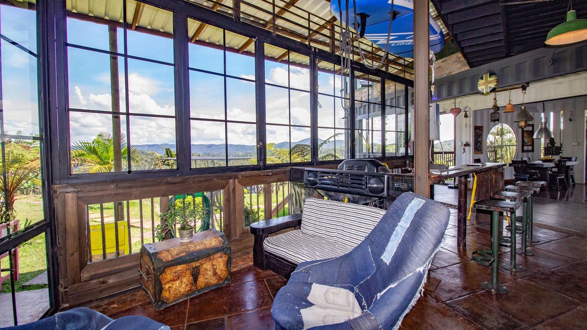 El Penol Cabin | CONTAINER & HOBBIT GLAMPING