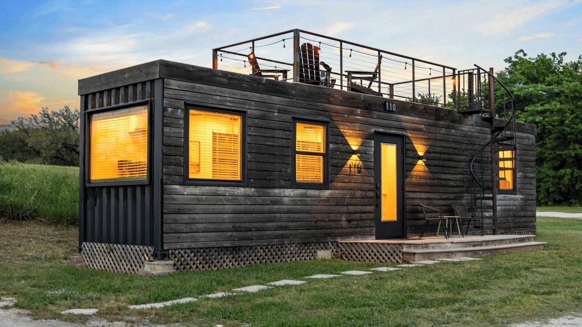 Waco House | Container home with rooftop views and pickleball
