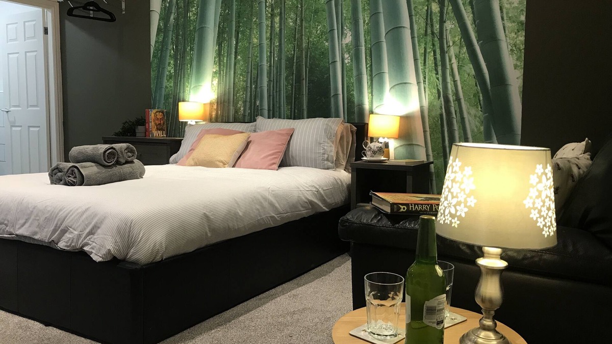 Wigan Apartment | Contemporary 1 bed studio for comfy stay in Wigan