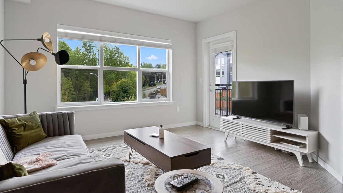 Bothell Apartment | Contemporary 1BR in Bothell Near Restaurants + Gym