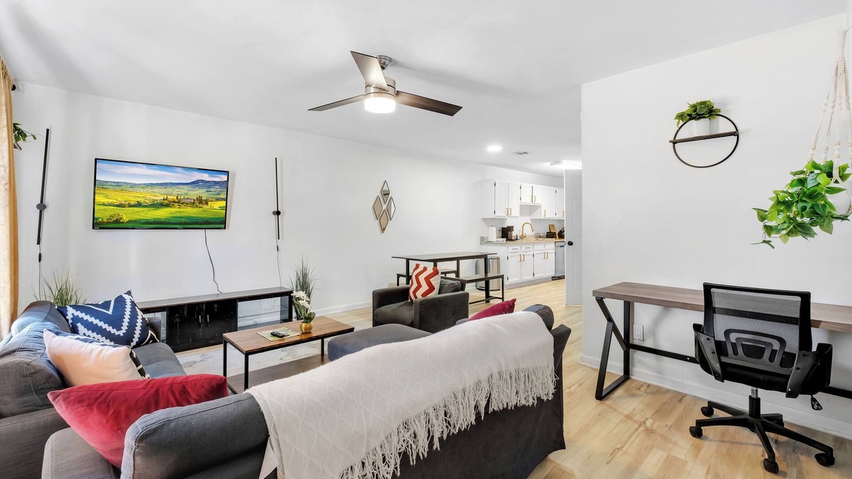 Griffin Heights House | Contemporary and Lux Townhome - 5 mins to FSU