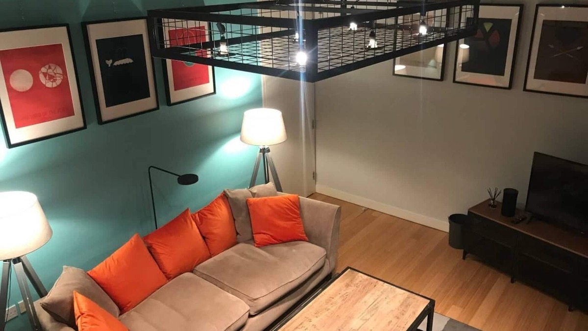 Trafford Apartment | Contemporary Apartment (C) with balcony Altrincham, 8 miles from Manchester