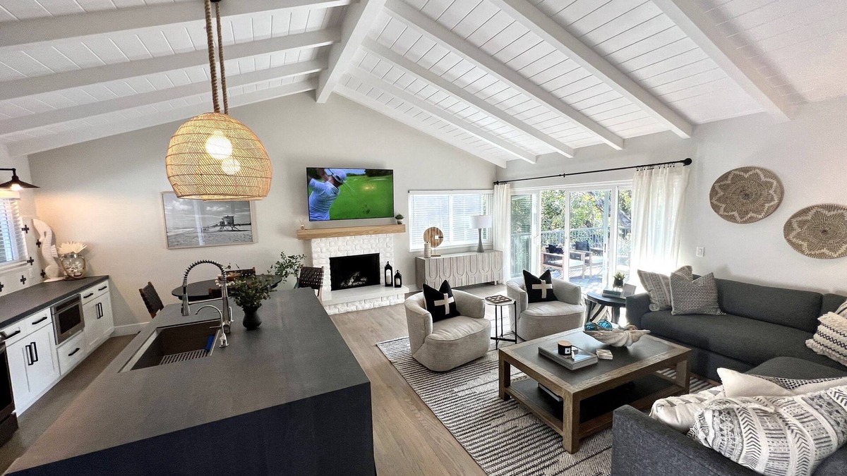 San Clemente House | Contemporary Beach Cottage in Downtown San Clemente