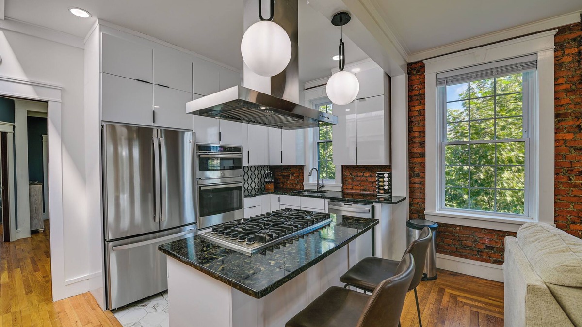 Cohoes Apartment | Contemporary Cohoes Retreat w/Electric Fireplace!