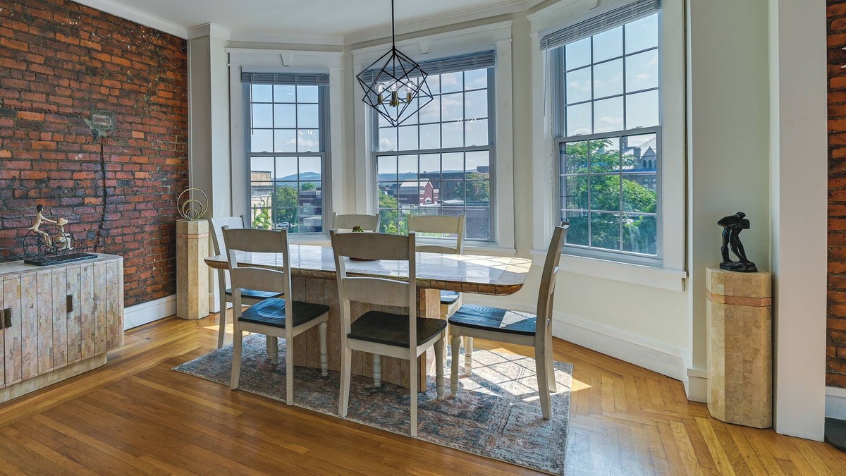 Cohoes Apartment | Contemporary Cohoes Retreat w/Electric Fireplace!