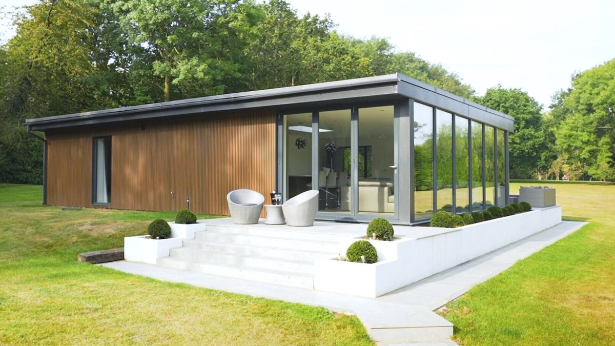 Longfield House | Contemporary Cosy 2 bed retreat set withing 3 acres, fully loaded kitchen