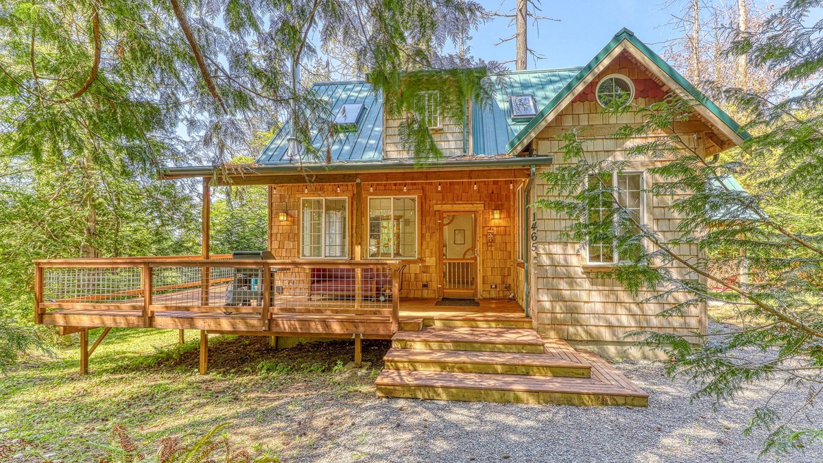 Camano Island Cottage | Contemporary cottage in the woods, less than a mile to the beach - dog-friendly