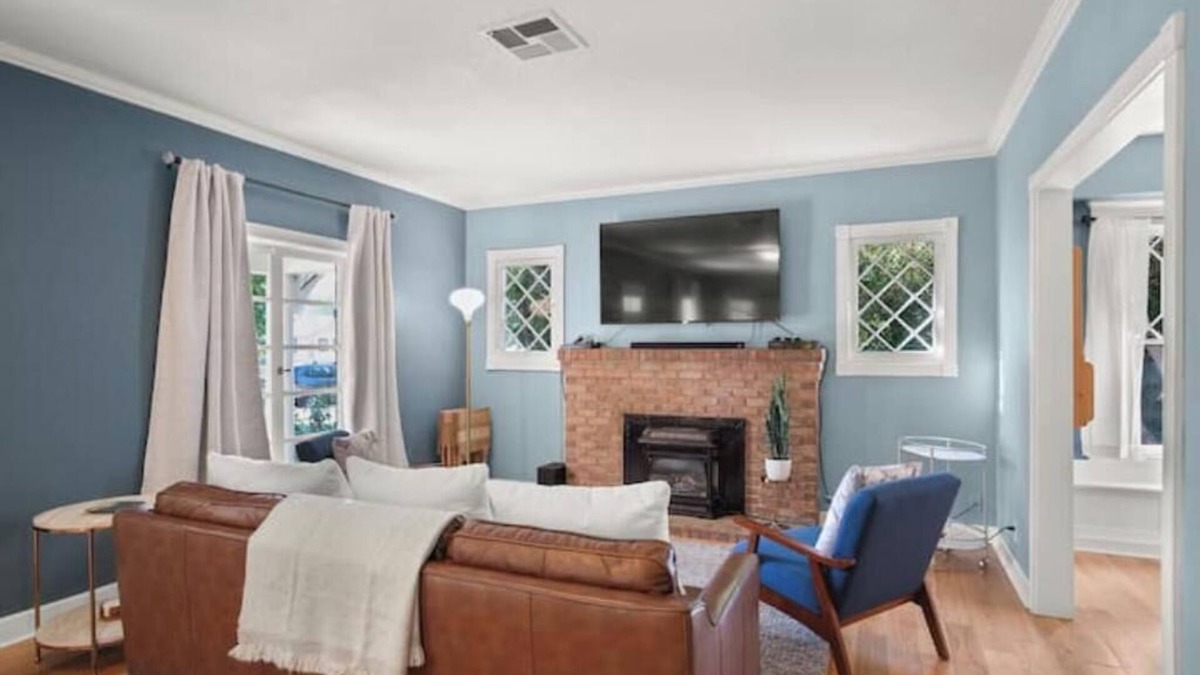 Modesto House | Contemporary craftsman-style home
