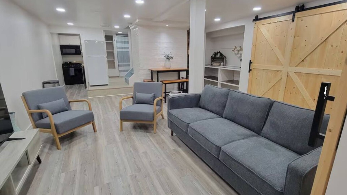 La Grande Apartment | Contemporary Downtown Basement Apartment in La Grande!