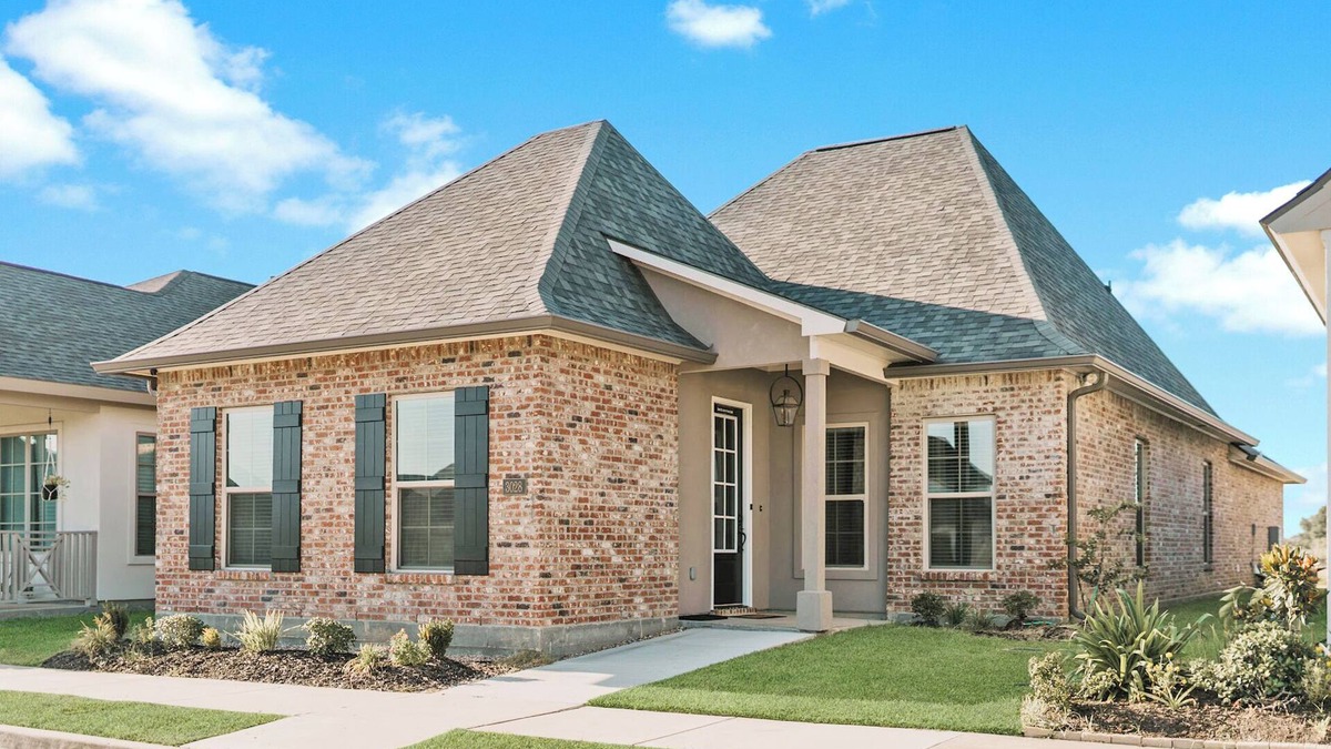 Lake Charles House | Contemporary| Fast Wifi| Comfortable