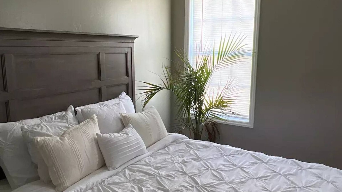 Fayetteville Bed & Breakfast | Contemporary Fay Get-a-Way