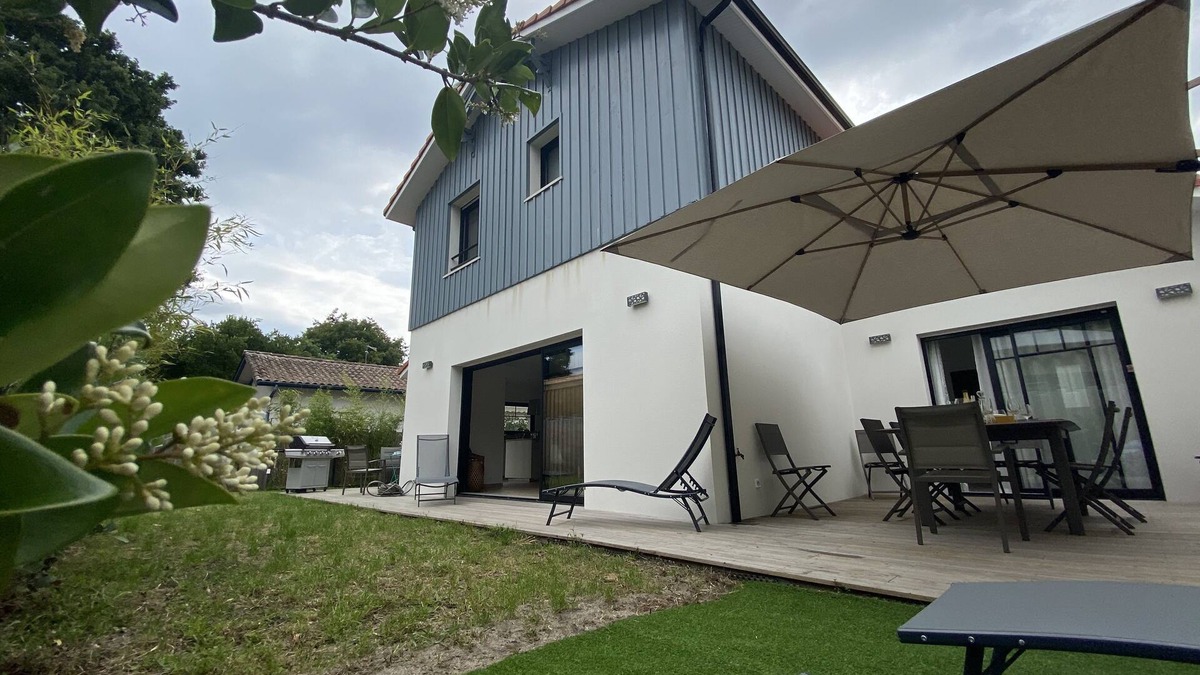 Andernos-les-Bains Villa | Contemporary villa with jacuzzi 300m from the beach