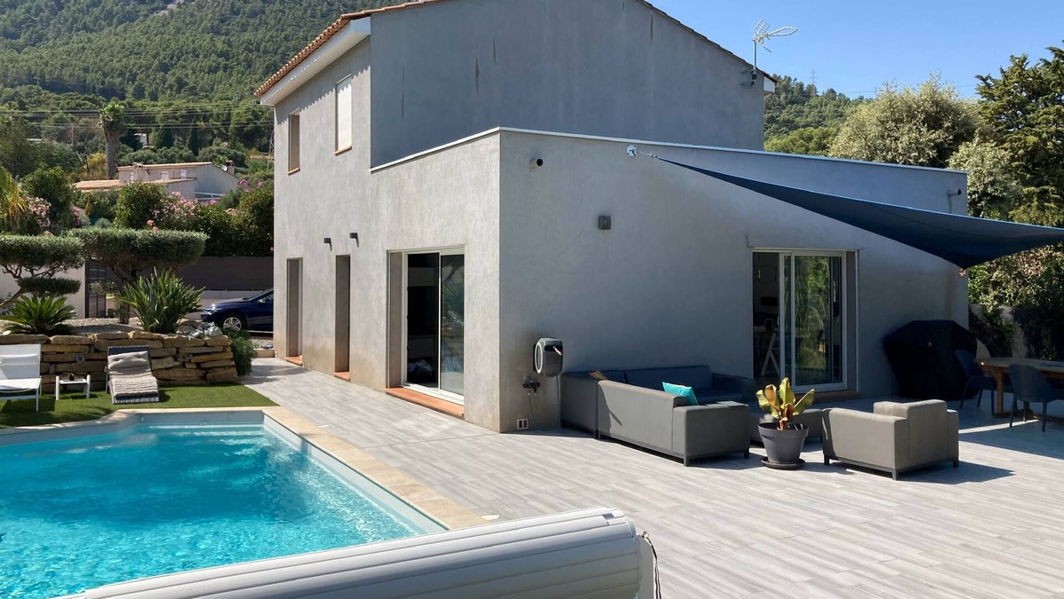 La Valette-du-Var House | Contemporary house, large swimming pool, quiet, family-oriented, 15 minutes from the sea