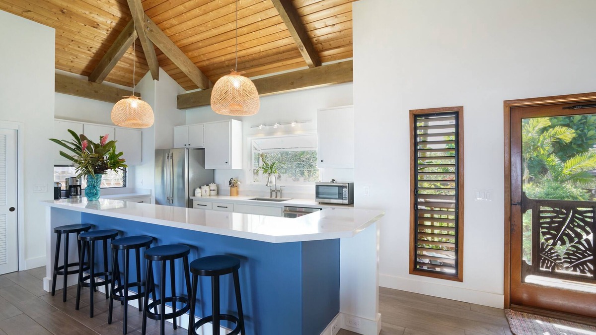 Mokuleia House | Contemporary Hawaii Living, Calm North Shore Beach