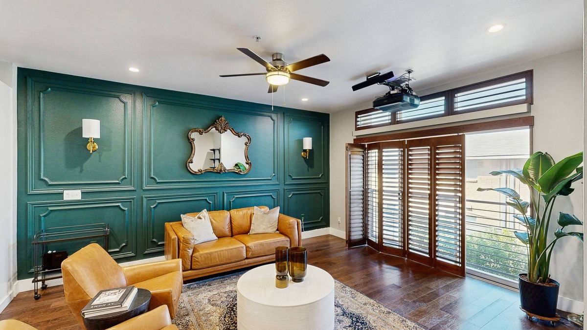 San Antonio House | Contemporary home w/a private rooftop deck - near the San Antonio Zoo