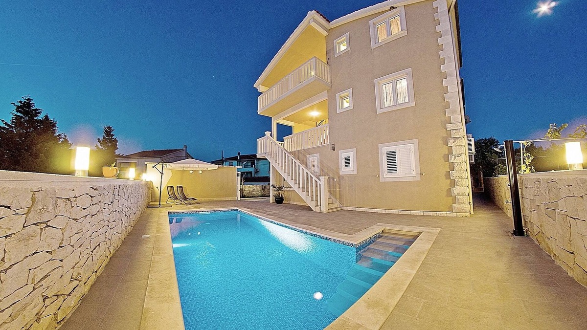 Sumartin House | Contemporary house, near the beach