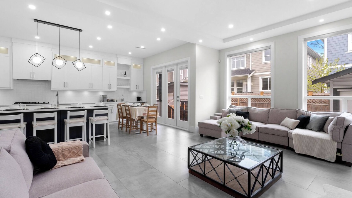 Yorkson House | Contemporary Luxury modern charming retreat