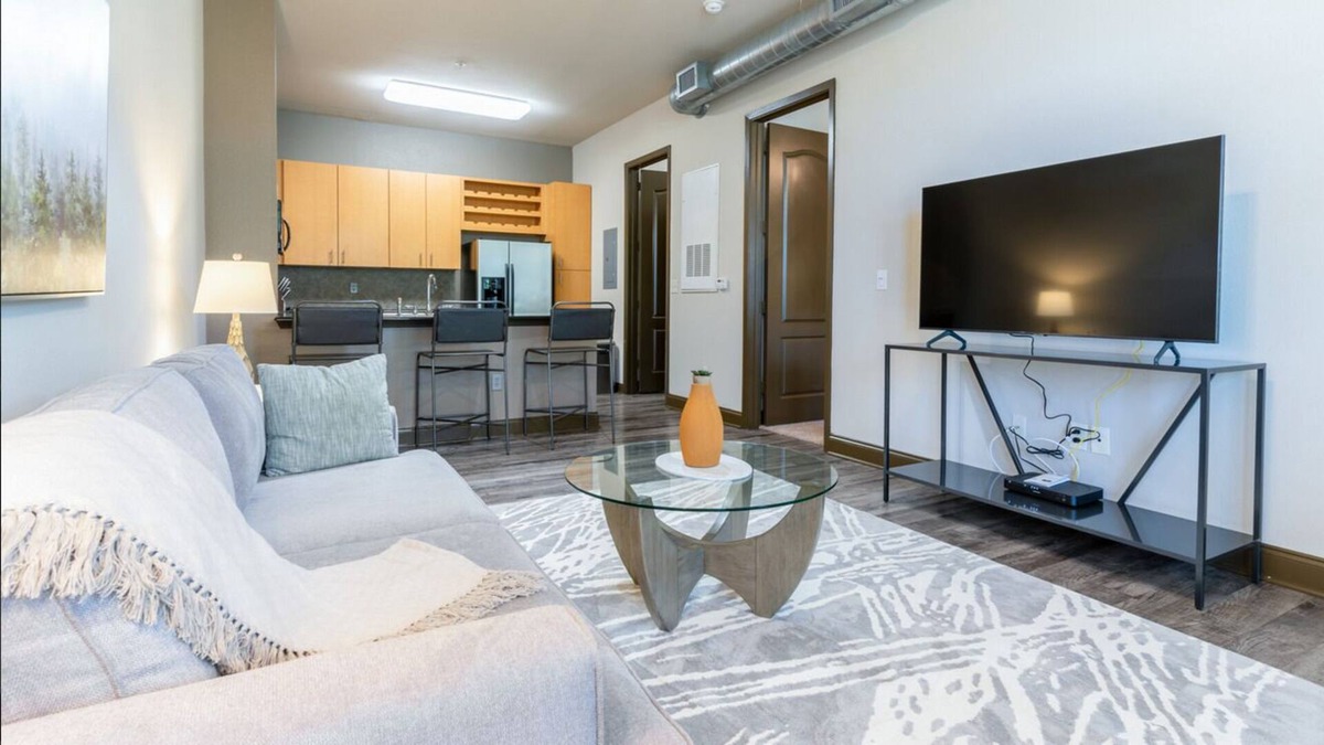 Mid City South Apartment | Contemporary large 1BR, in unit Washer/Dryer, FREE parking with all amenities!