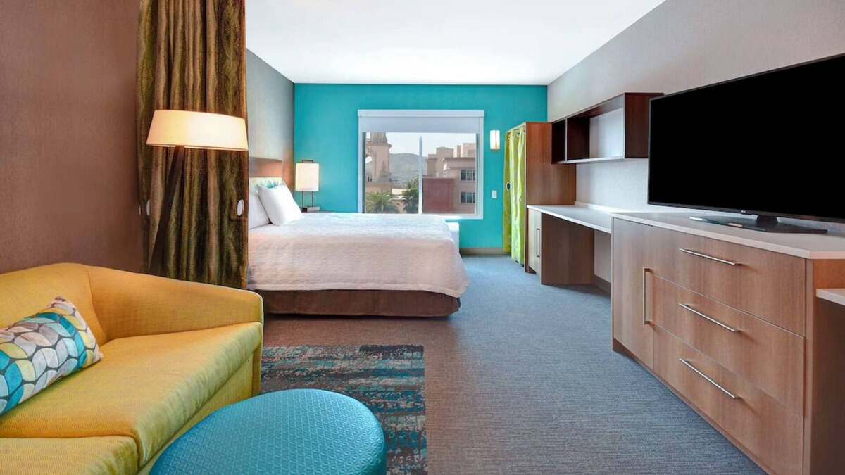 Downtown Tucson Hotel | Contemporary Living! Onsite Parking, Pool, Short Drive to Arizona Desert Museum!