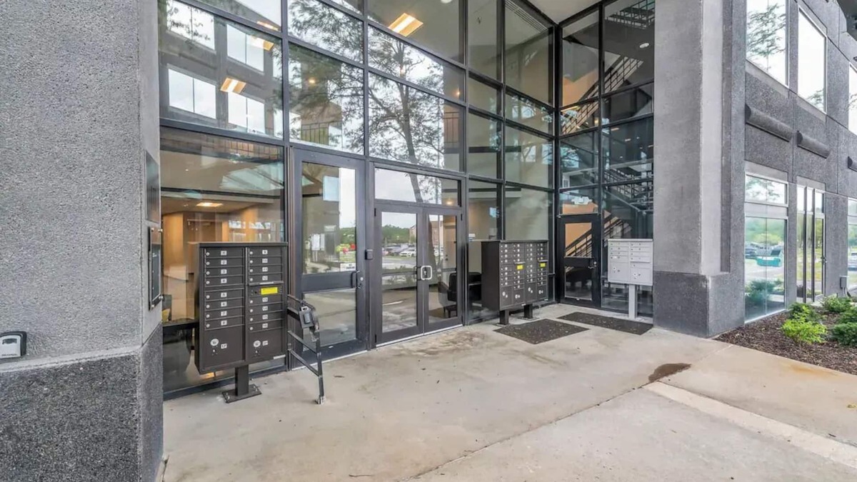 Waldron Apartment | Contemporary Loft Close to Airport Fast Wi-Fi