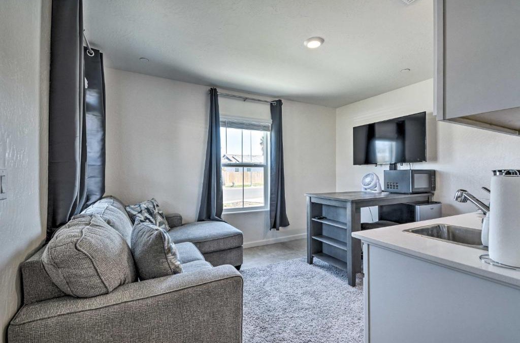 Los Banos Apartment | Contemporary Los Banos Studio Less Than 3 Mi to Dtwn!