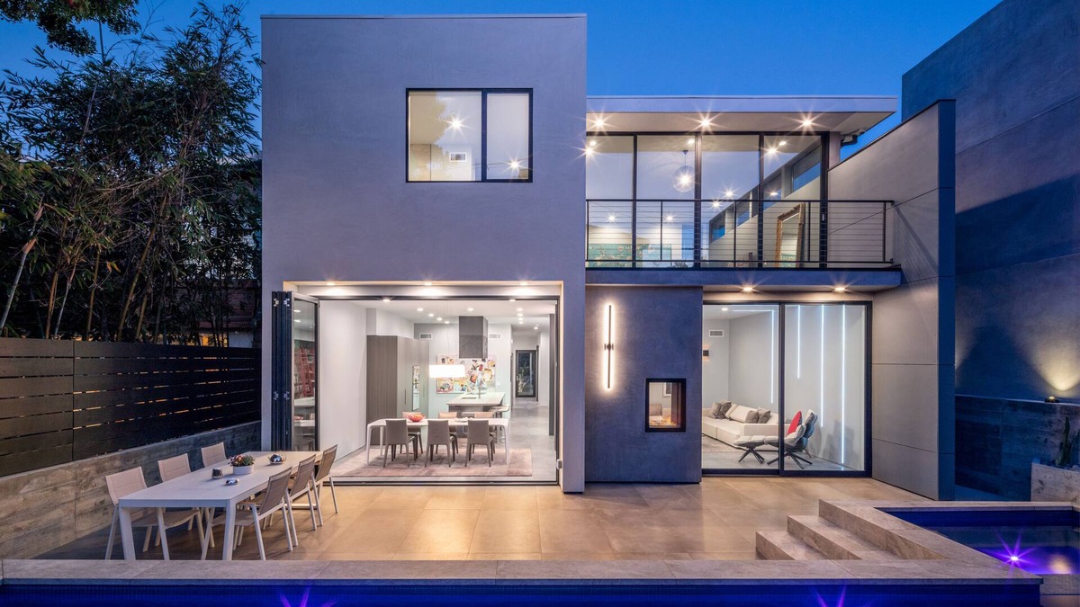 Hill Section House | Contemporary luxurious Tree section home