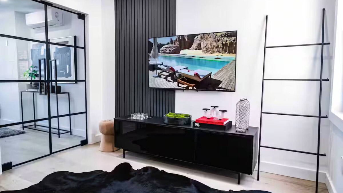 Cliffside Park Apartment | Contemporary Luxury Loft! Apt-20 Min to NYC