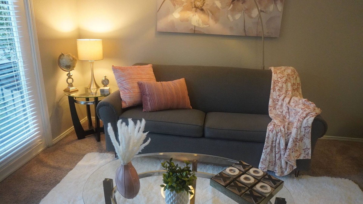 Far North Dallas Apartment | Contemporary Mid-Rise Apartment by Downtown Dallas