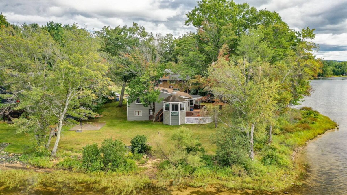 Lochmere House | Contemporary pet-friendly waterfront home on Silver Lake with lovely sunroom