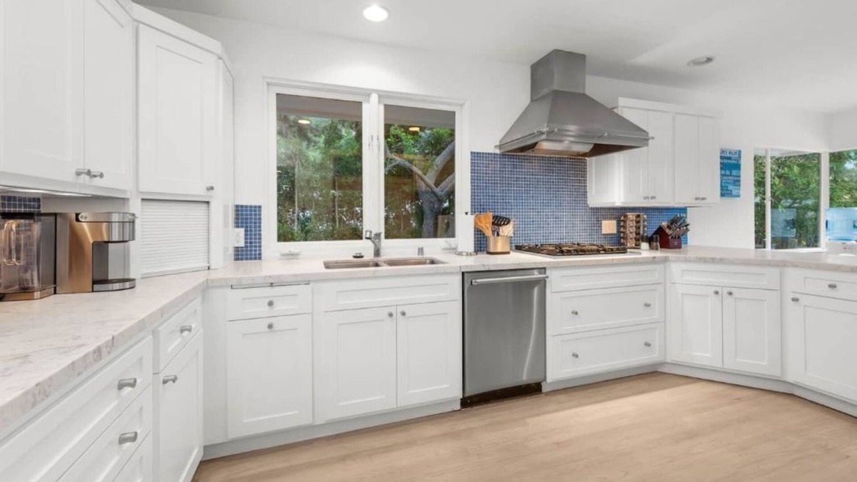 Hollywood Hills West House | Contemporary Private Oasis