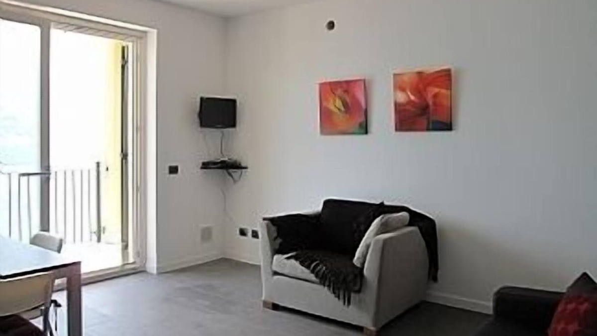 Sala Comacina Apartment | Contemporary Style New Apartment with Pool and Lake Views