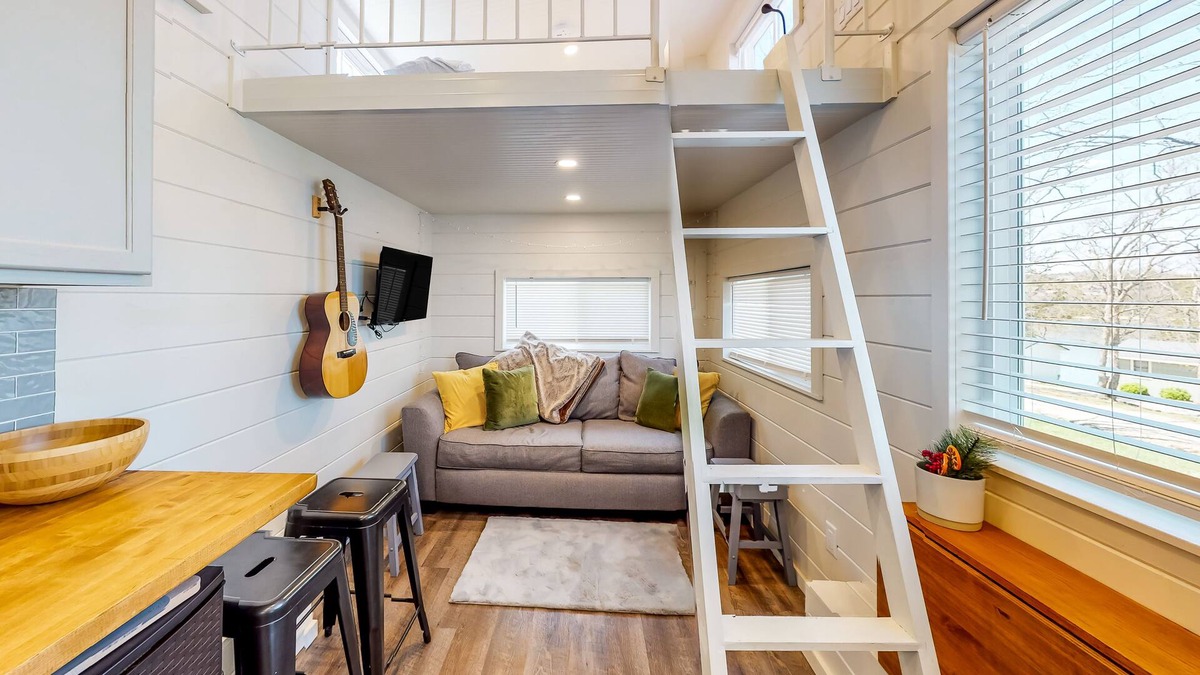 Kimberling City Cottage | Contemporary tiny home with lake view, firepit, & gas grill