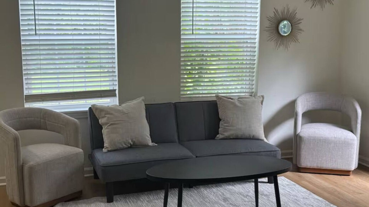 Flowood House | Contemporary Townhome Near Reservoir - Ideal for Couples or Business Travel