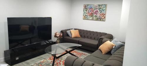 Southwest Edmonton Apartment | Contemporary Two Bedroom Basement Suite
