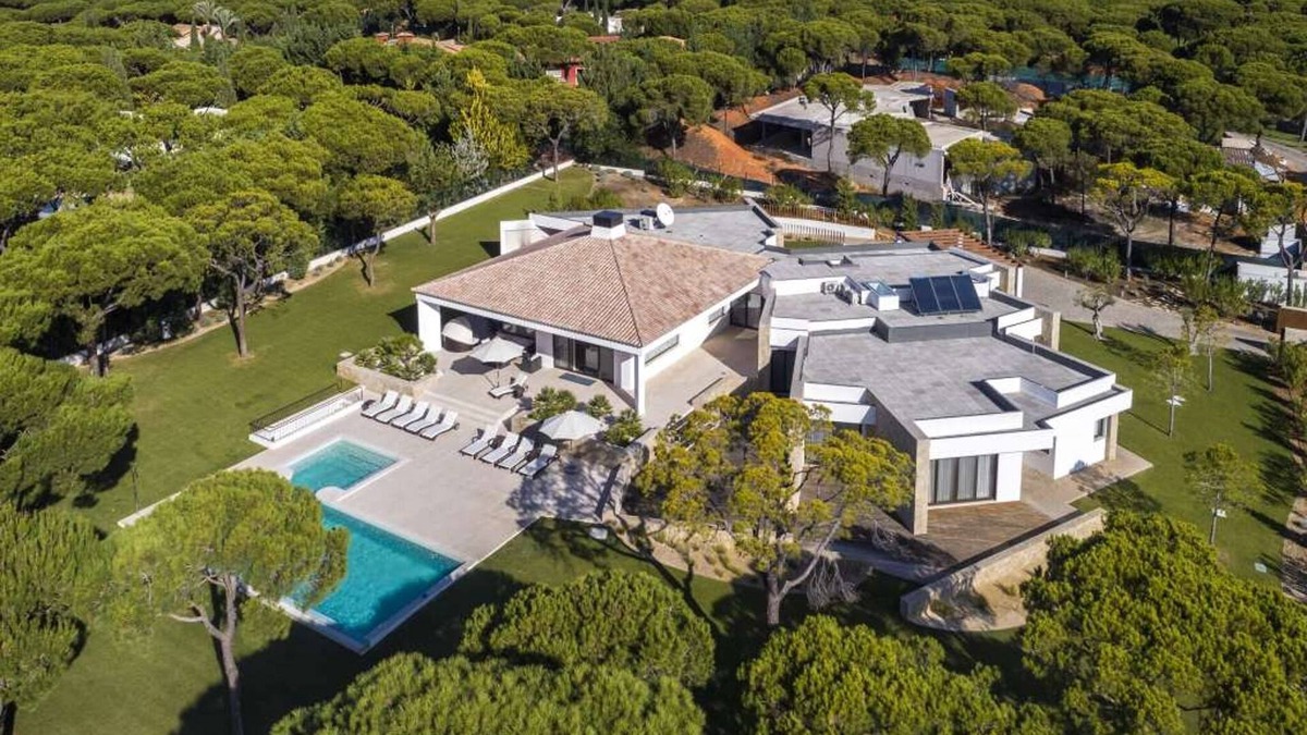 Vilamoura Villa | Contemporary Vilamoura Villa | Stunning Open Plan Design | Villa Azure Elegance.