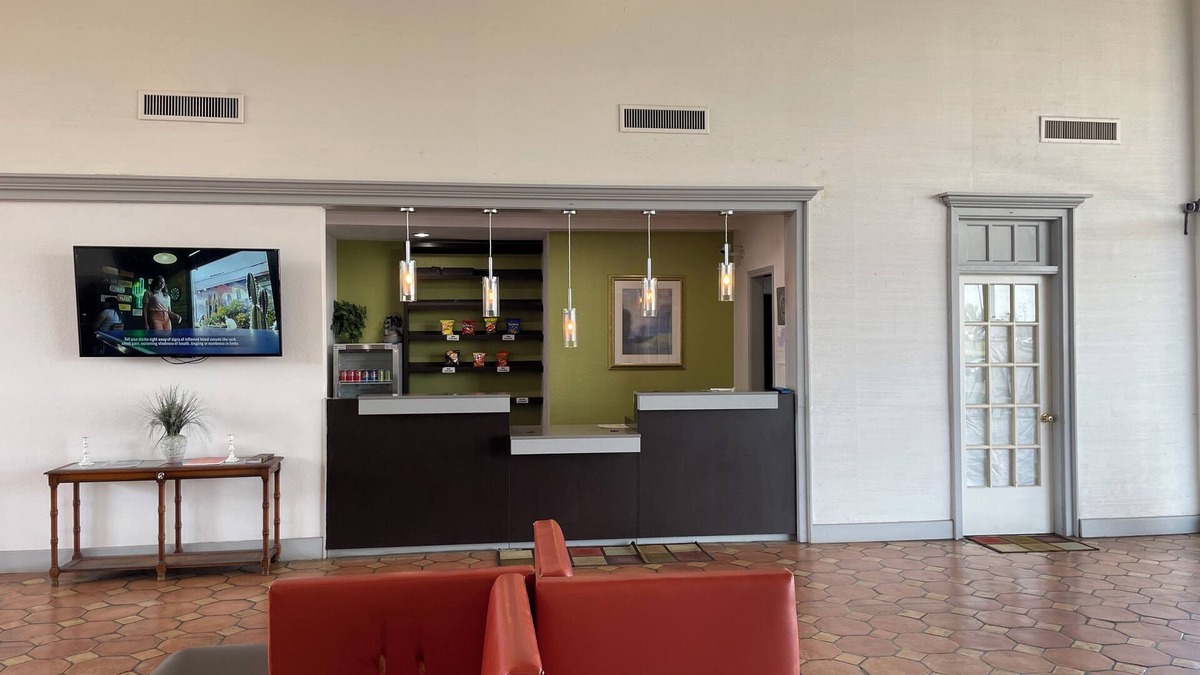 Longview Hotel | Contessa Inn