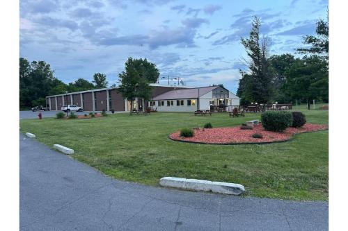Watertown Hotel | Continental Inn by OYO Watertown NY I-81
