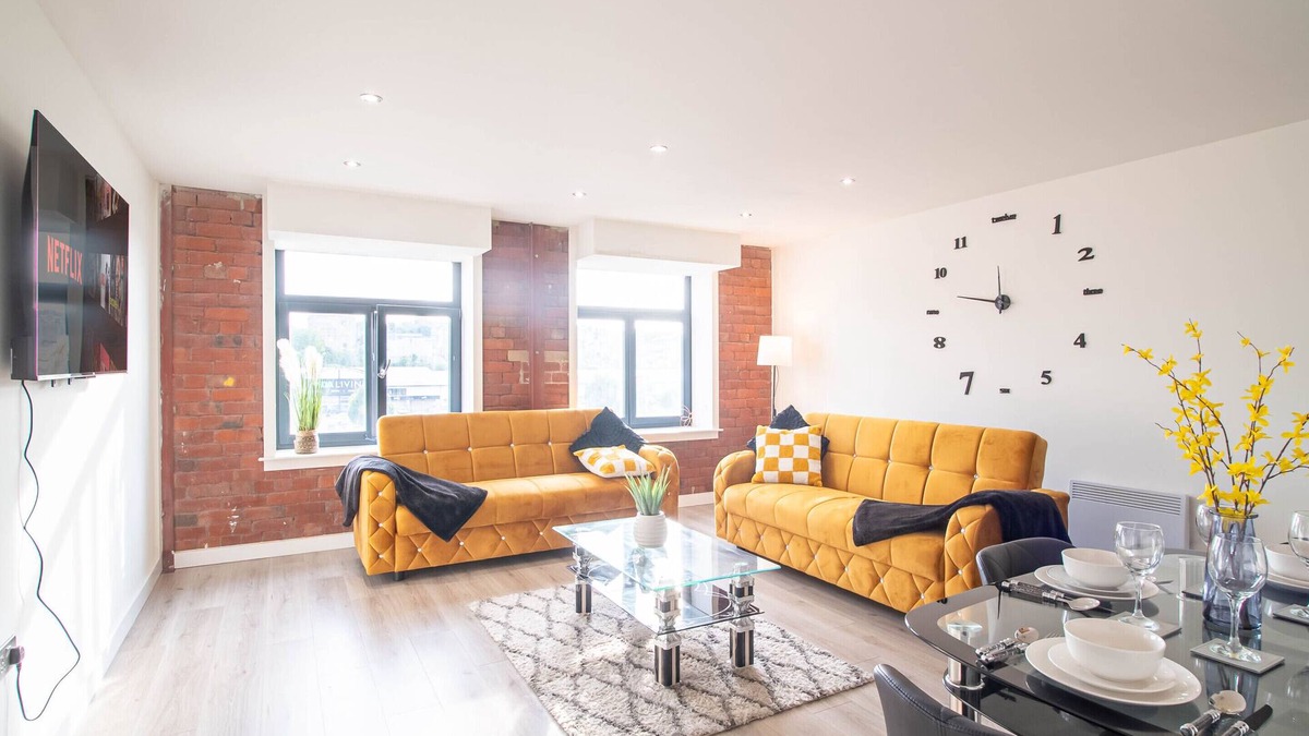 Bradford Apartment | Contractor-Friendly Stay Near Bradford City Centre