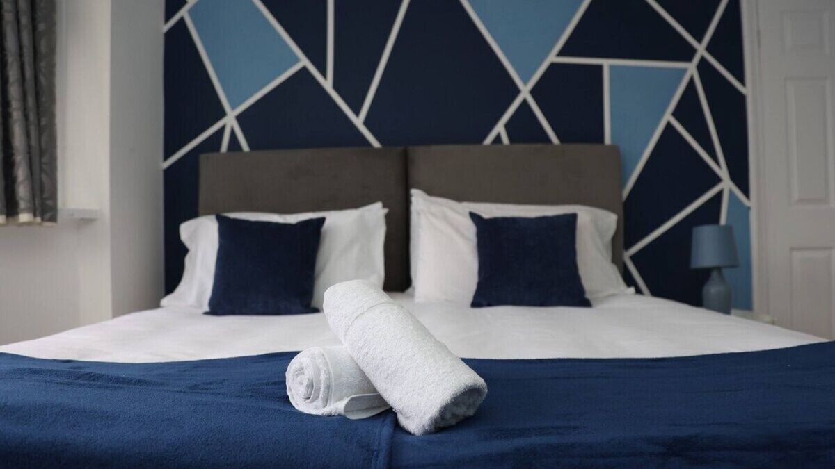 Leicester House | Contractors & Relocators Dream
