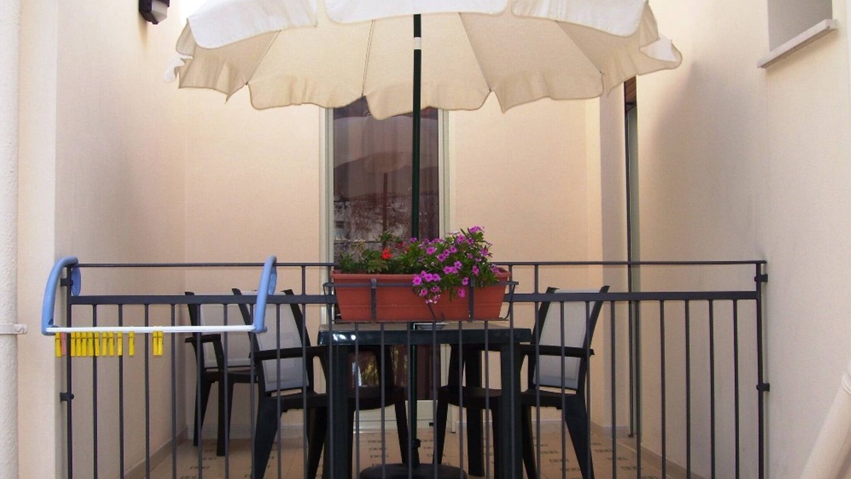 Castellammare del Golfo Apartment | Convenient studio (50 sqm) in villa with garden terrace free wifi 2 mts to beach