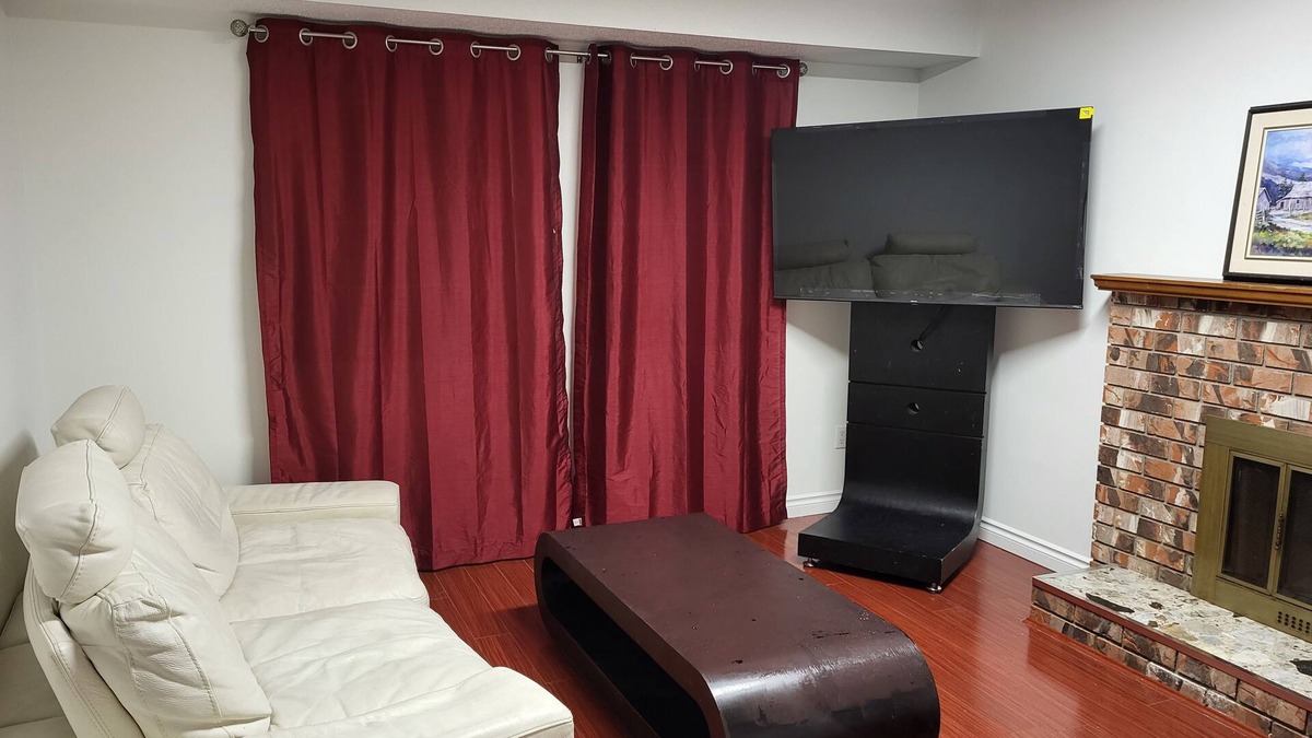 Hastings House | Convenient 3 bedroom suite near PNE