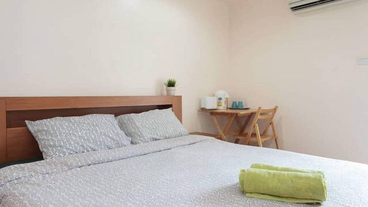 Bang Na Apartment | Convenient 32SQM with WiFi/Netflix near BTS