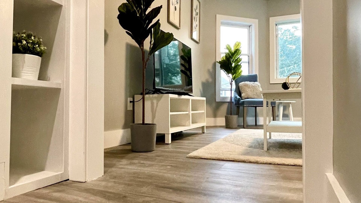 East Somerville Apartment | ★Convenient 3BR apt.|modern w/a splash of Glam! ★