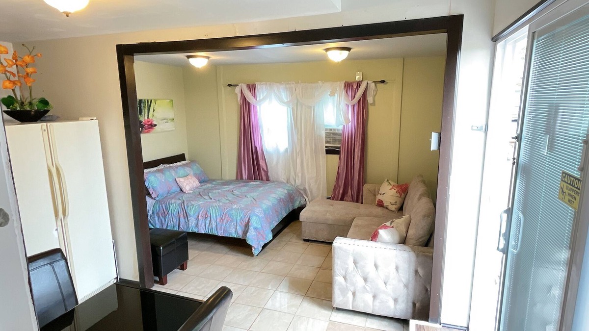 Middletown Apartment | Convenient and clean studio near the beach and Newport.