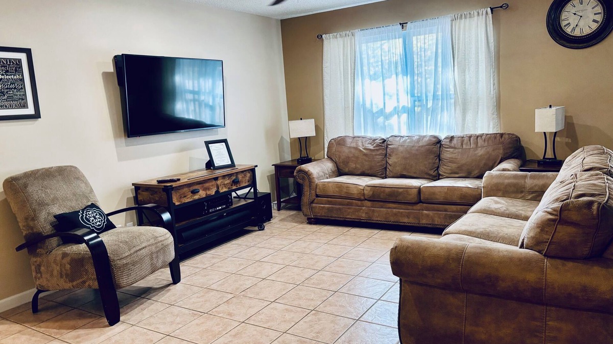 Johnson House | Convenient, and Clean Home 1BR