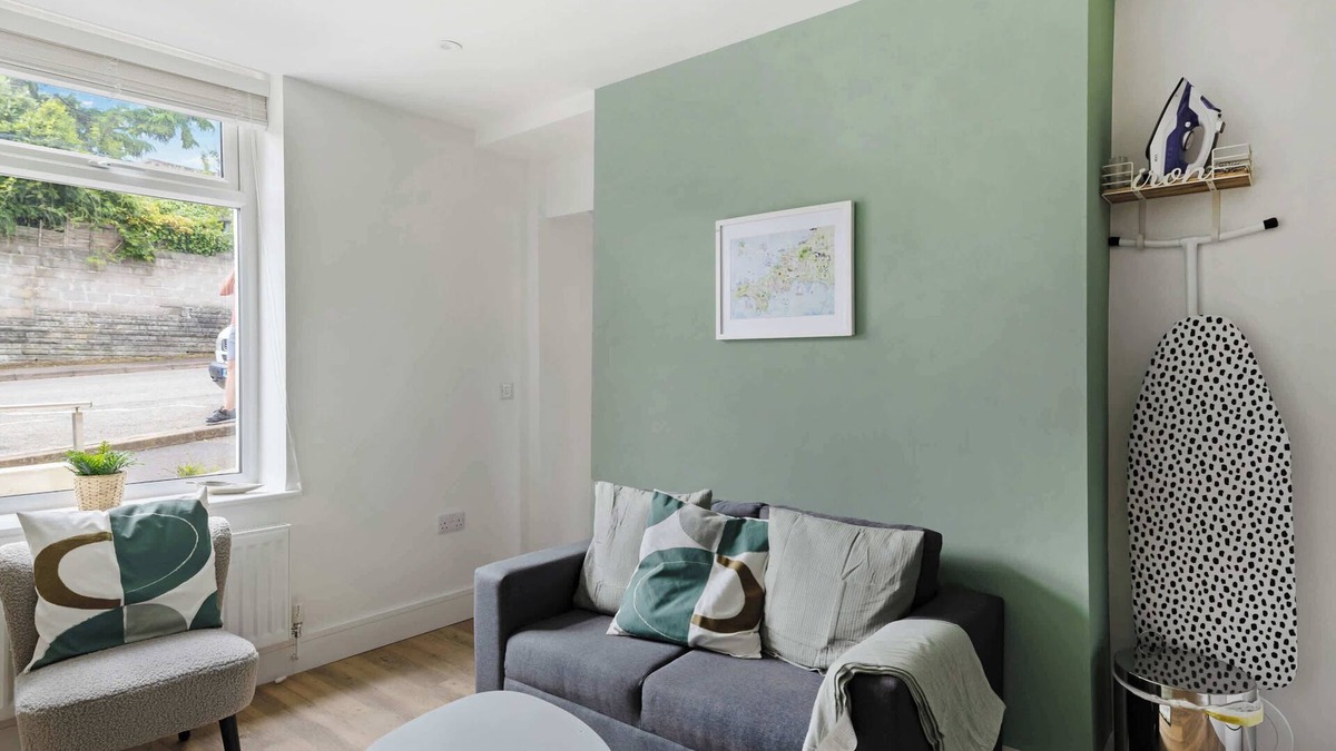 Old Trafford Apartment | Convenient and Modern 2 Bed Apartment in Saltash