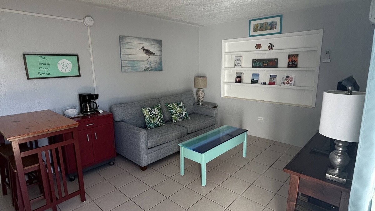 Little Venice House | Convenient central Marathon location, canal view.