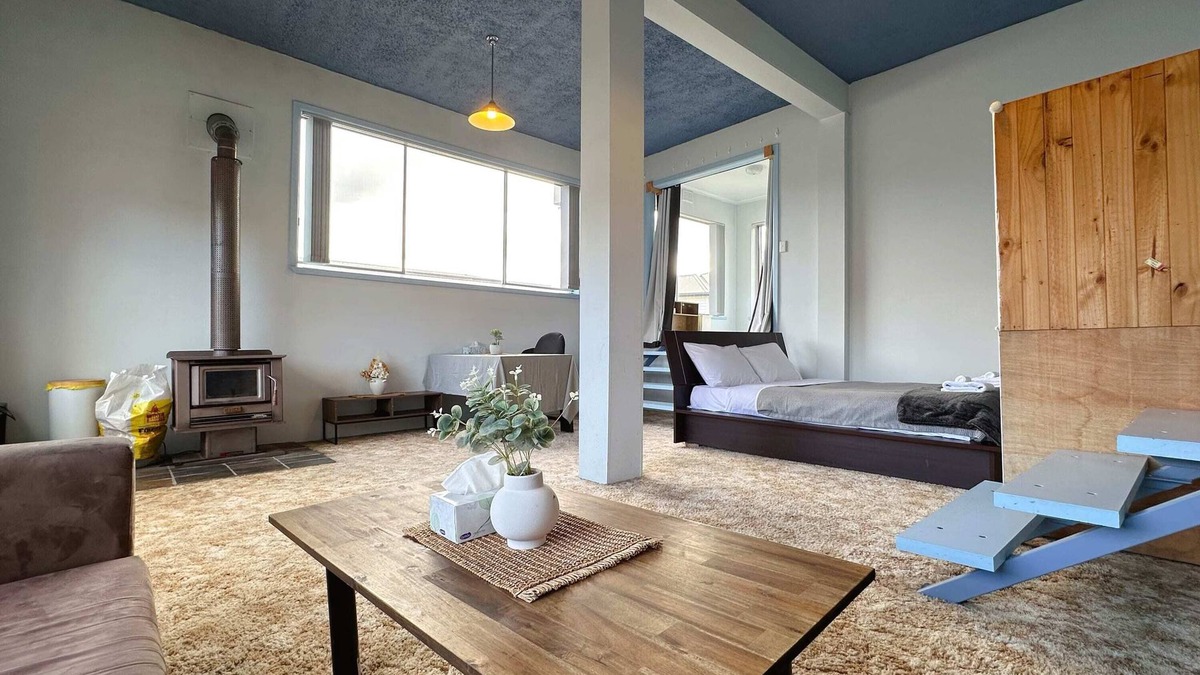 West Moonah House | Convenient Corner Cottage Close to City & Airport