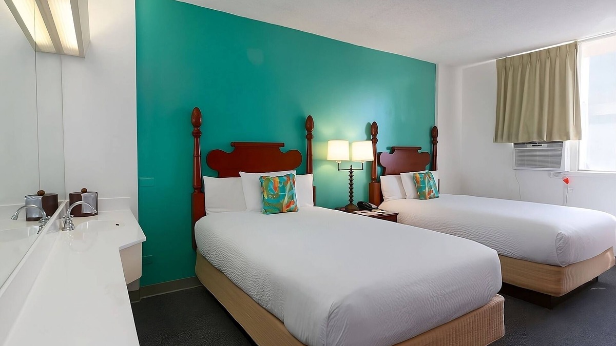 Ala Moana House | Convenient Countryside Stay! 2 Comfortable Units, Pool, Pets Allowed