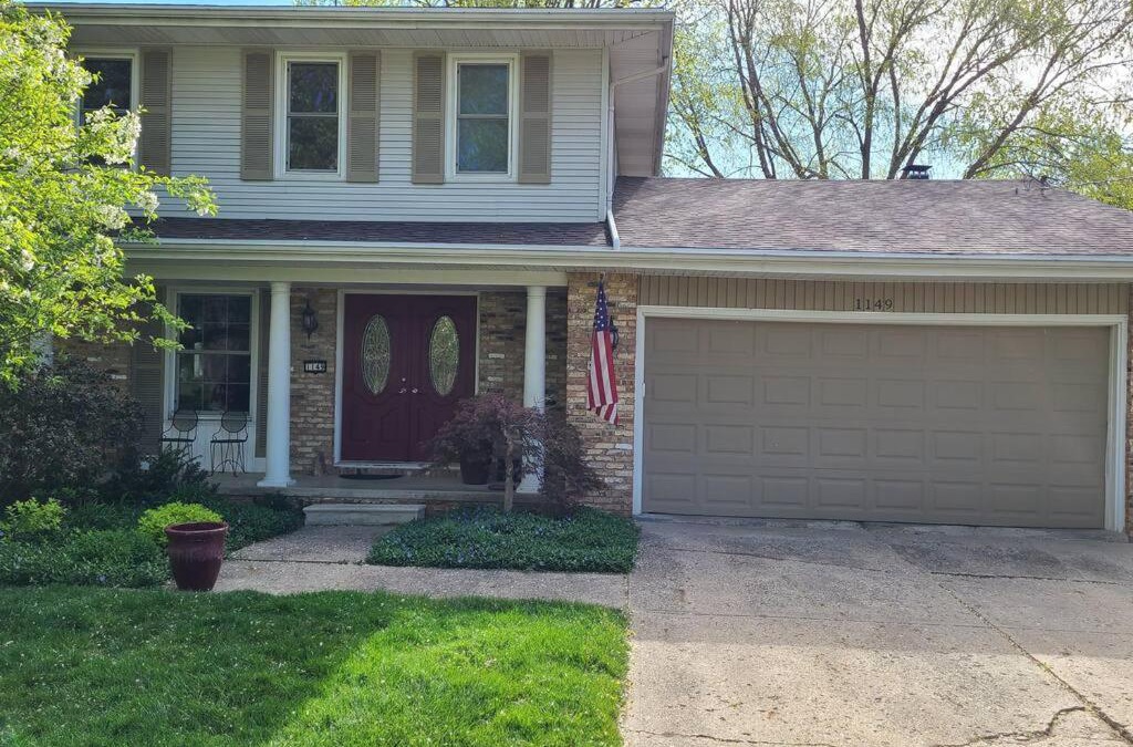 West Des Moines House | Convenient Family Two-Story Home
